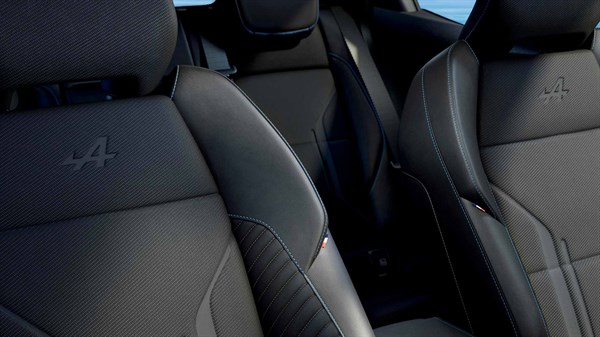 sellerie avec surpiqûres et  logo Alpine  - Renault