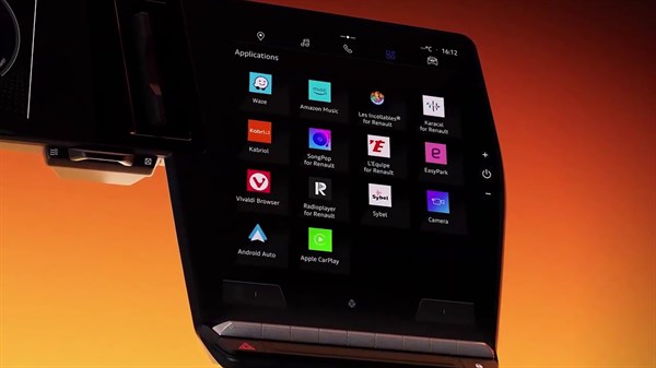 plus de 50 apps - Renault Megane E-Tech electric
