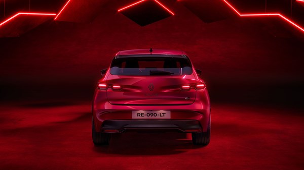 vue arrière avec logo central et feux sculptés - Renault Clio