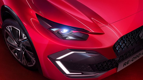 signature lumineuse inédite en demi-losange - Renault Clio E-Tech